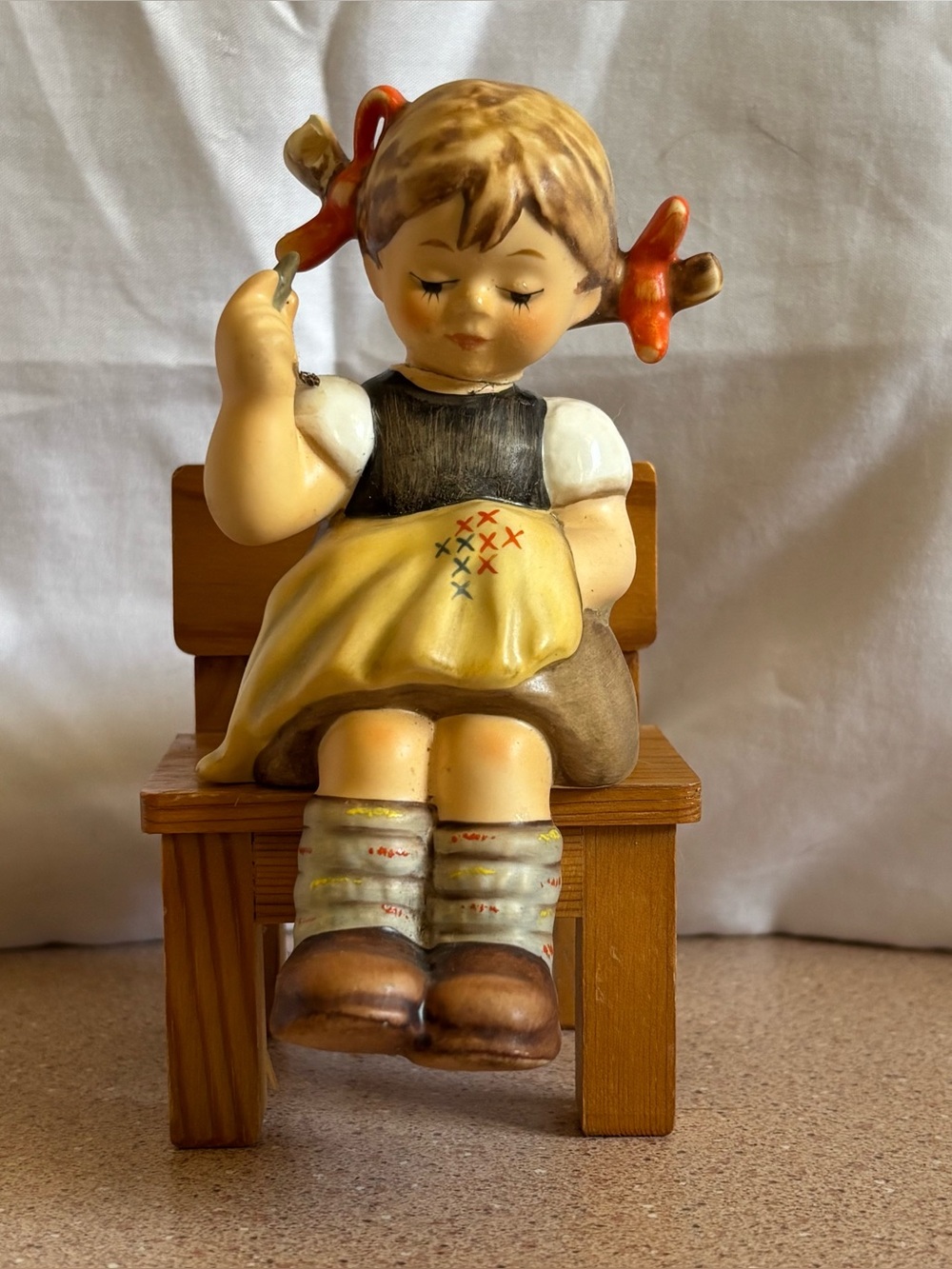 Goebel Hummel Nimble Fingers Figurine 1998 HUM #758